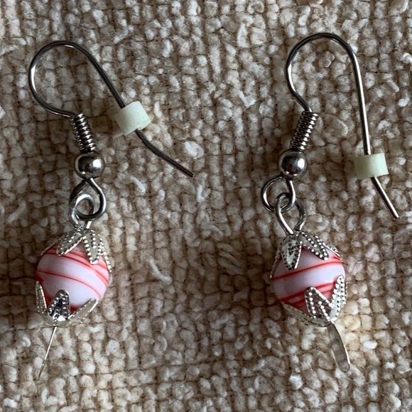 🦩Dangle drop earrings with euro wire back and red pink round striped bead - Picture 1 of 3